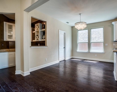 1060 Enchanted Rock Drive - Photo Thumbnail 8