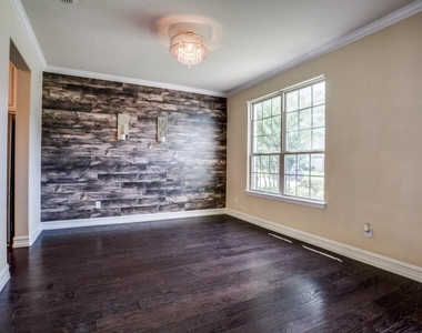 1060 Enchanted Rock Drive - Photo Thumbnail 10