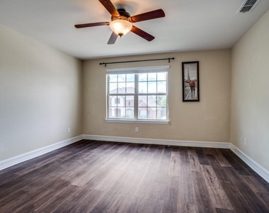 1060 Enchanted Rock Drive - Photo Thumbnail 19