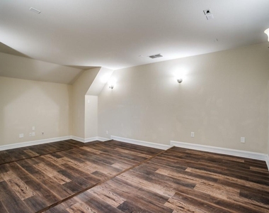 1060 Enchanted Rock Drive - Photo Thumbnail 17