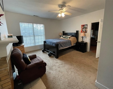 800 N Walnut Street - Photo Thumbnail 9