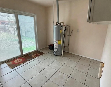 800 N Walnut Street - Photo Thumbnail 14