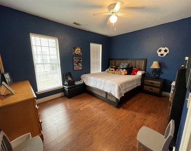 800 N Walnut Street - Photo Thumbnail 10