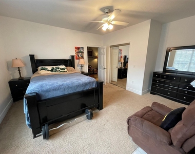 800 N Walnut Street - Photo Thumbnail 8