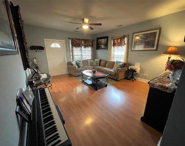 800 N Walnut Street - Photo Thumbnail 6