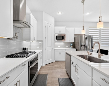 12789 Royal Oaks Lane - Photo Thumbnail 13