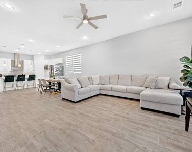 12789 Royal Oaks Lane - Photo Thumbnail 15