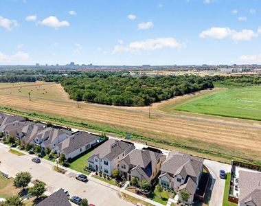 12789 Royal Oaks Lane - Photo Thumbnail 38