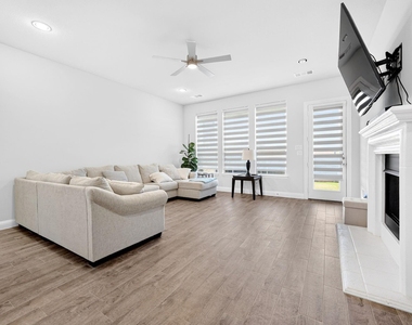 12789 Royal Oaks Lane - Photo Thumbnail 16