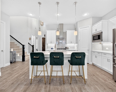 12789 Royal Oaks Lane - Photo Thumbnail 7