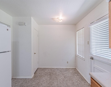 2529 Albemarle Drive - Photo Thumbnail 3