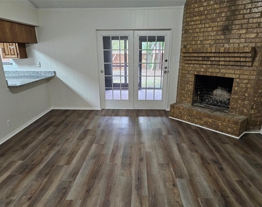 218 Buffalo Creek Drive - Photo Thumbnail 11