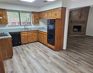 218 Buffalo Creek Drive - Photo Thumbnail 7