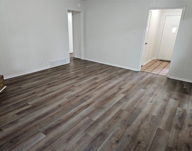 218 Buffalo Creek Drive - Photo Thumbnail 12