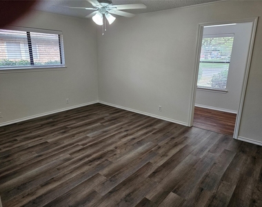 218 Buffalo Creek Drive - Photo Thumbnail 13