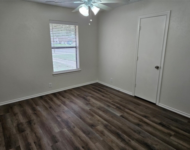 218 Buffalo Creek Drive - Photo Thumbnail 15