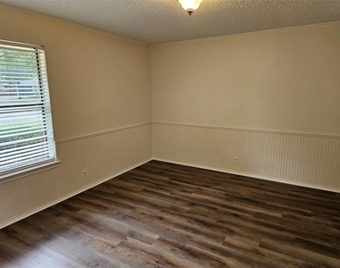 218 Buffalo Creek Drive - Photo Thumbnail 3