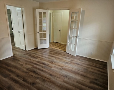 218 Buffalo Creek Drive - Photo Thumbnail 2