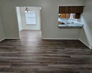 218 Buffalo Creek Drive - Photo Thumbnail 9