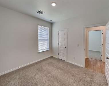 2513 Kathleens Crossing - Photo Thumbnail 12