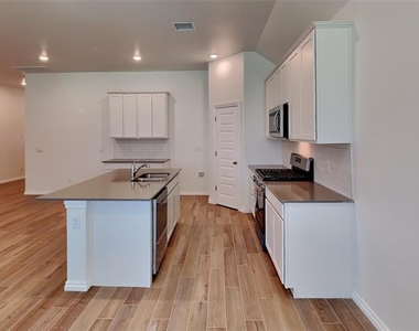 2513 Kathleens Crossing - Photo Thumbnail 4