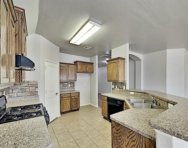 11121 Sw 41st Place - Photo Thumbnail 7