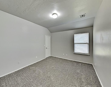 11121 Sw 41st Place - Photo Thumbnail 13
