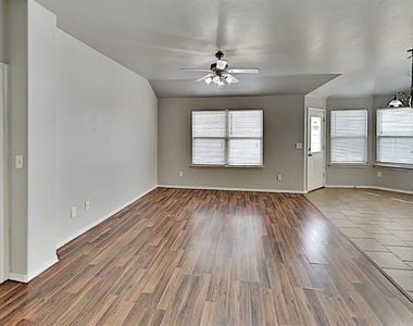 11121 Sw 41st Place - Photo Thumbnail 4