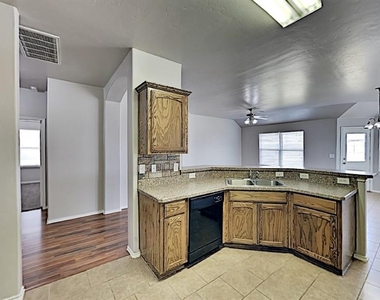 11121 Sw 41st Place - Photo Thumbnail 8