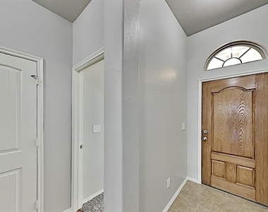 11121 Sw 41st Place - Photo Thumbnail 2