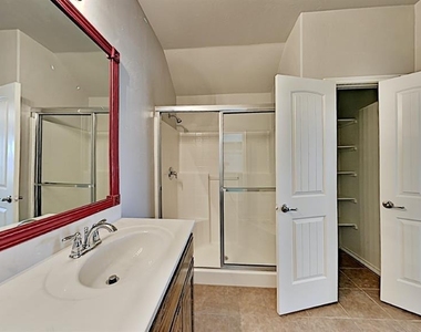 11121 Sw 41st Place - Photo Thumbnail 11