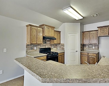 11121 Sw 41st Place - Photo Thumbnail 6