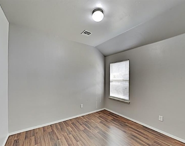 11121 Sw 41st Place - Photo Thumbnail 15