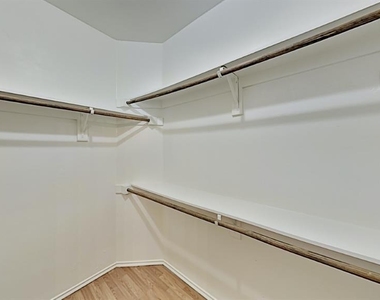 11121 Sw 41st Place - Photo Thumbnail 10