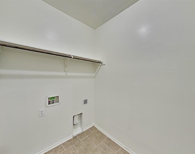 11121 Sw 41st Place - Photo Thumbnail 16