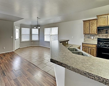 11121 Sw 41st Place - Photo Thumbnail 5