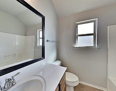 11121 Sw 41st Place - Photo Thumbnail 14