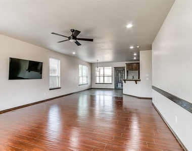 613 Sw 7th St - Photo Thumbnail 1