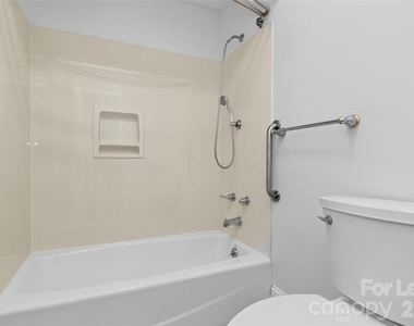 130 W Oak Street - Photo Thumbnail 15