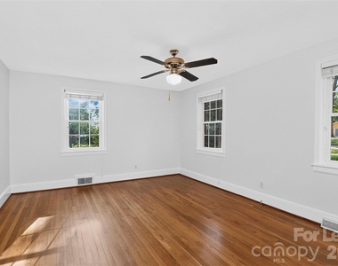 130 W Oak Street - Photo Thumbnail 9