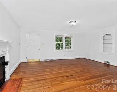 130 W Oak Street - Photo Thumbnail 3