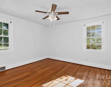 130 W Oak Street - Photo Thumbnail 12