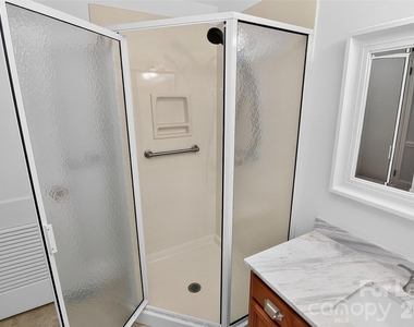 130 W Oak Street - Photo Thumbnail 13