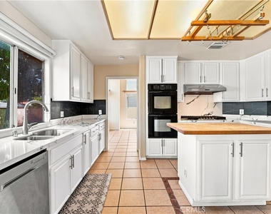 7436 Bobbyboyar Avenue - Photo Thumbnail 10