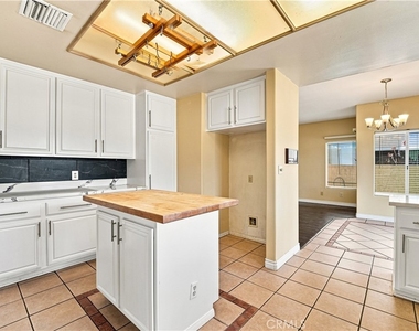 7436 Bobbyboyar Avenue - Photo Thumbnail 9