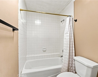 7436 Bobbyboyar Avenue - Photo Thumbnail 24