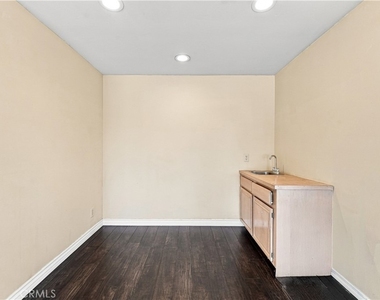 7436 Bobbyboyar Avenue - Photo Thumbnail 18