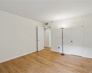 898 Temple Terrace - Photo Thumbnail 18