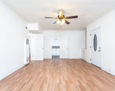504 W Queen Street - Photo Thumbnail 4