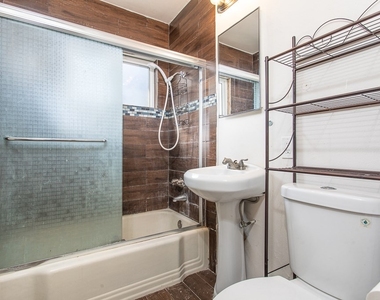 504 W Queen Street - Photo Thumbnail 11